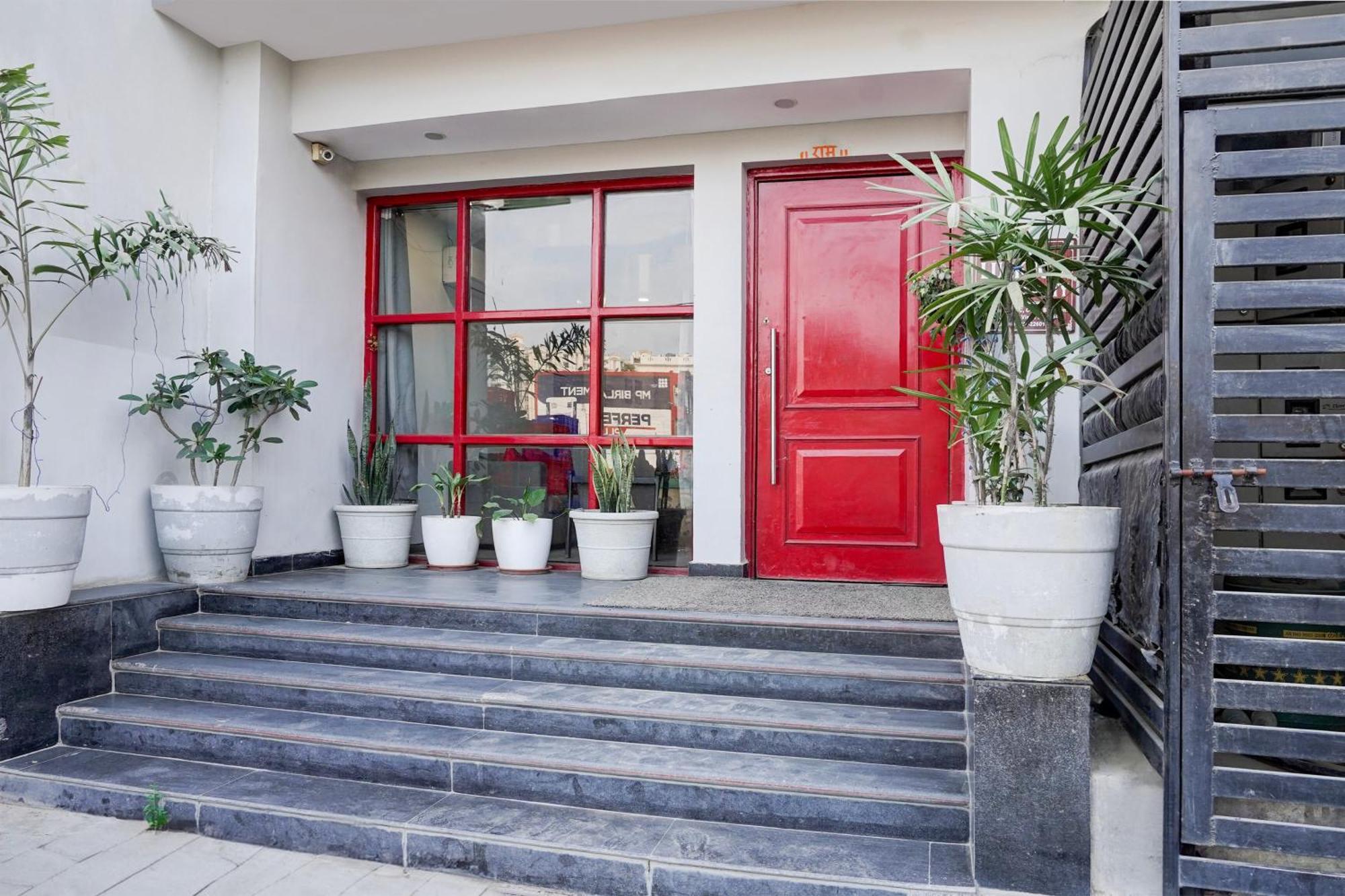 Super Townhouse Gomti Nagar Sector 6 Near Ekana Stadium لاكناو المظهر الخارجي الصورة