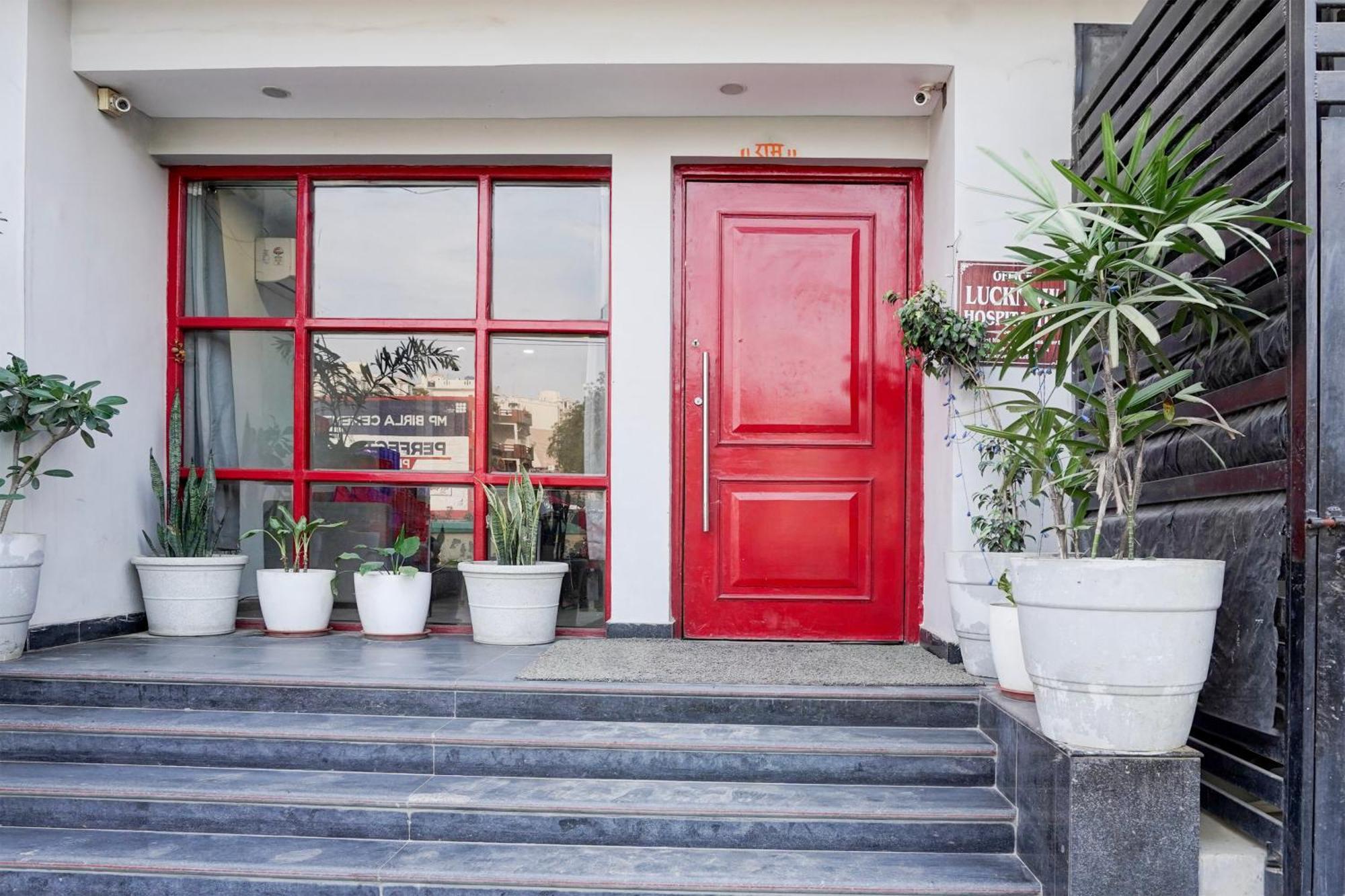 Super Townhouse Gomti Nagar Sector 6 Near Ekana Stadium لاكناو المظهر الخارجي الصورة