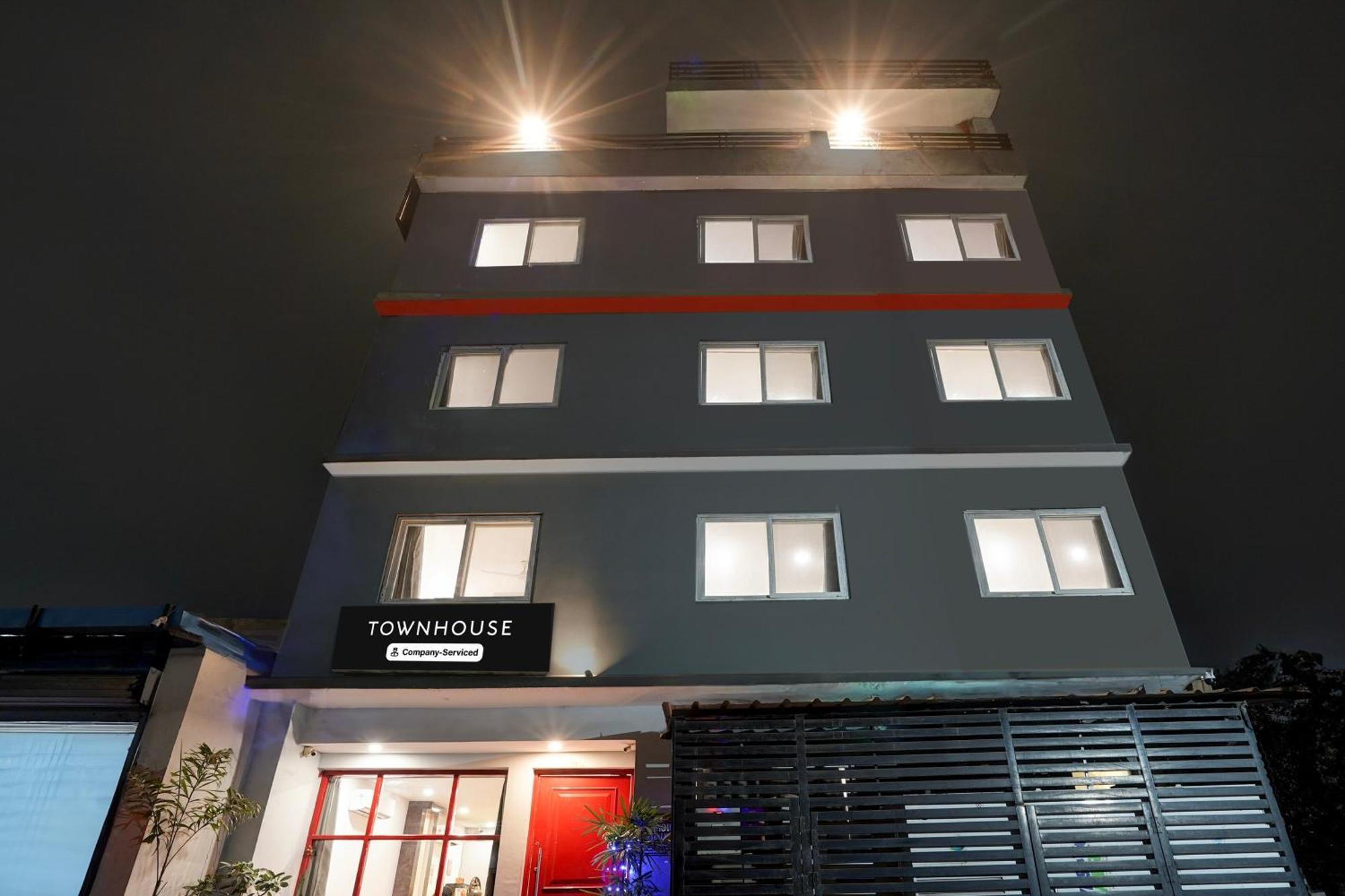 Super Townhouse Gomti Nagar Sector 6 Near Ekana Stadium لاكناو المظهر الخارجي الصورة