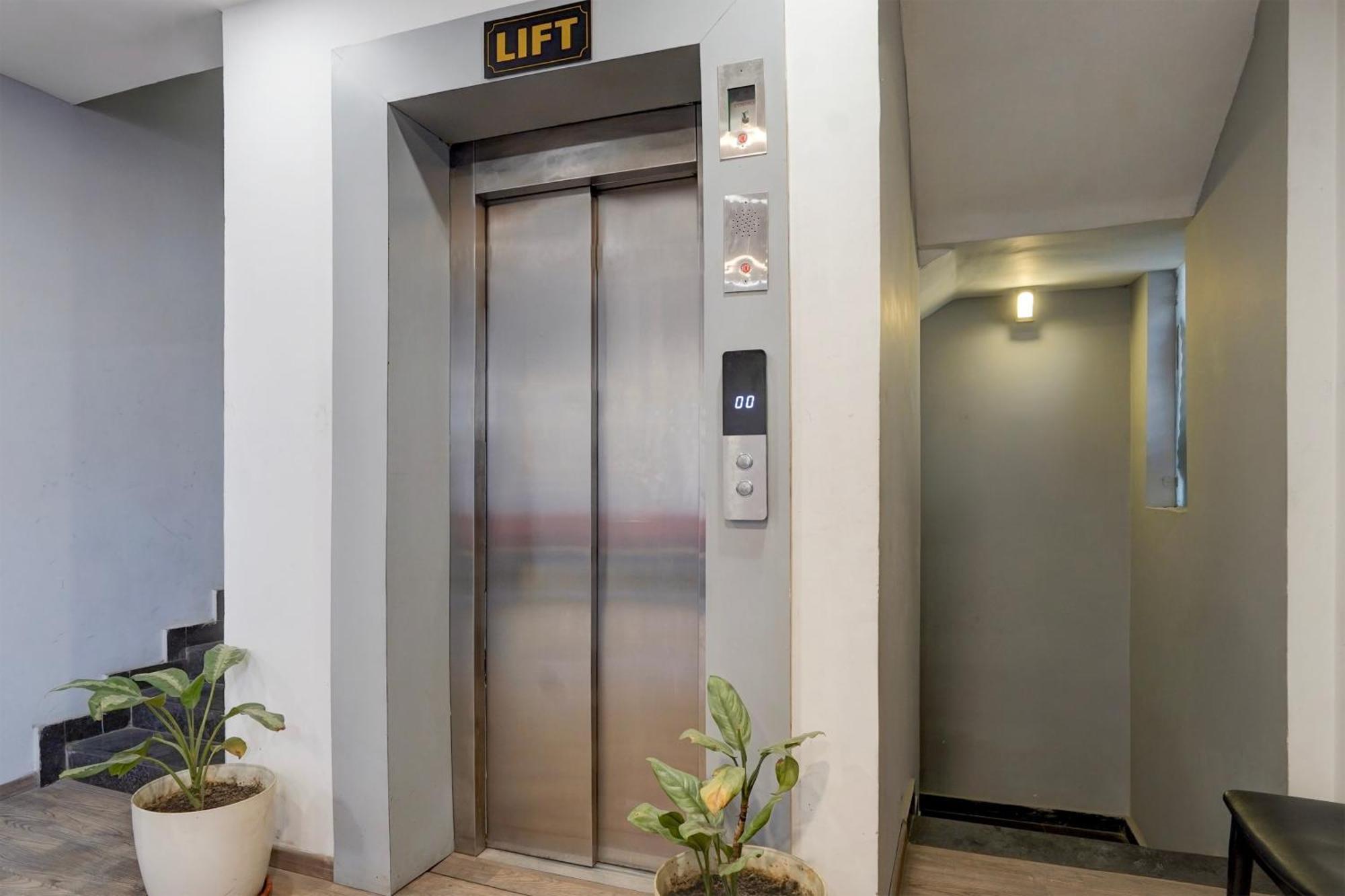 Super Townhouse Gomti Nagar Sector 6 Near Ekana Stadium لاكناو المظهر الخارجي الصورة