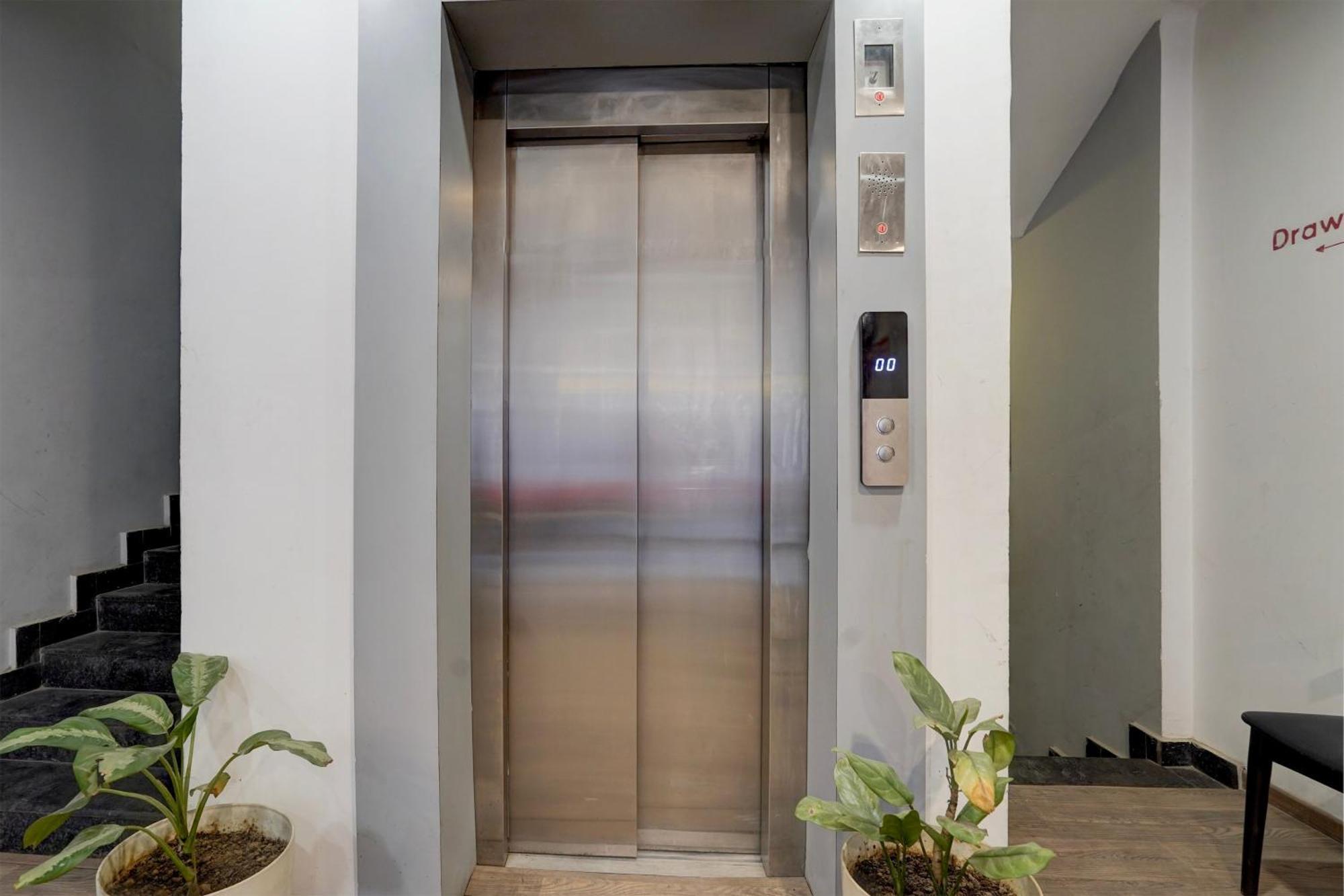 Super Townhouse Gomti Nagar Sector 6 Near Ekana Stadium لاكناو المظهر الخارجي الصورة