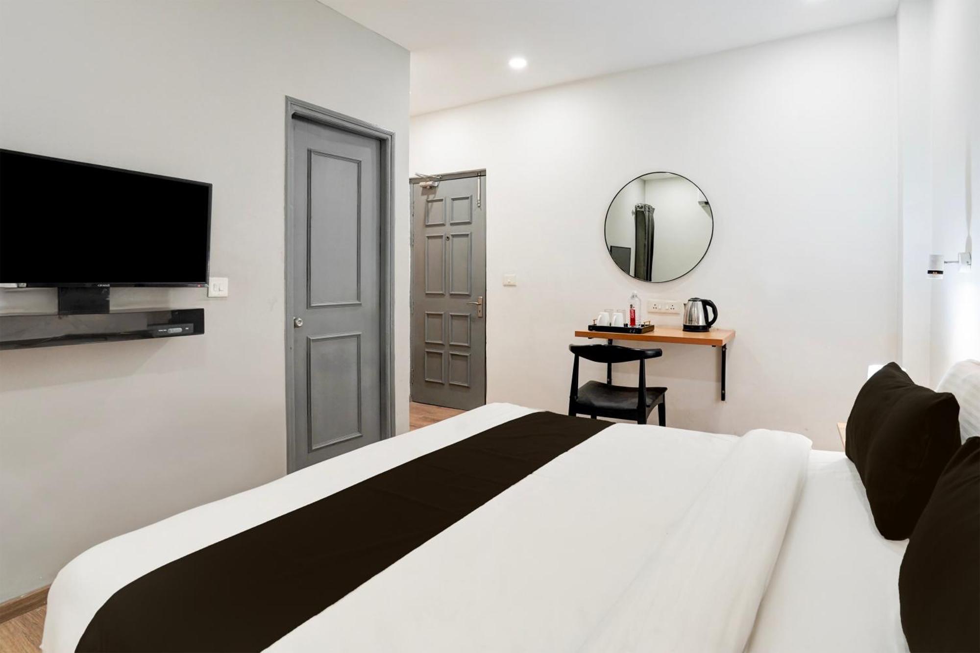 Super Townhouse Gomti Nagar Sector 6 Near Ekana Stadium لاكناو المظهر الخارجي الصورة